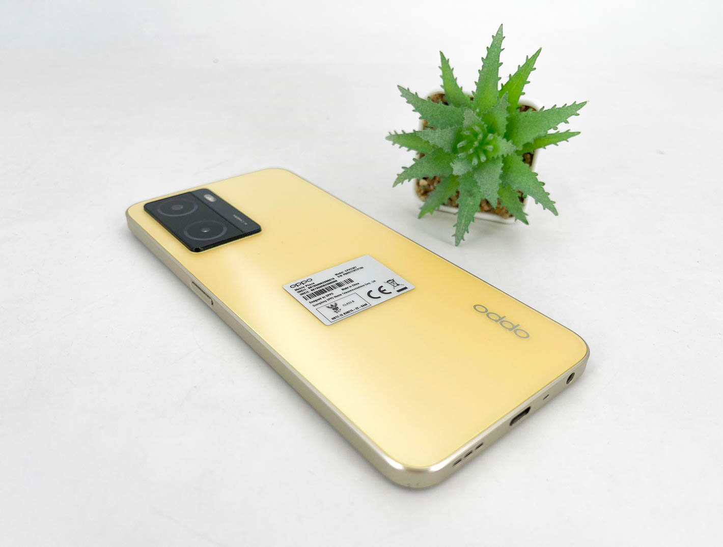 OPPO A57 4/64GB สี Glowing