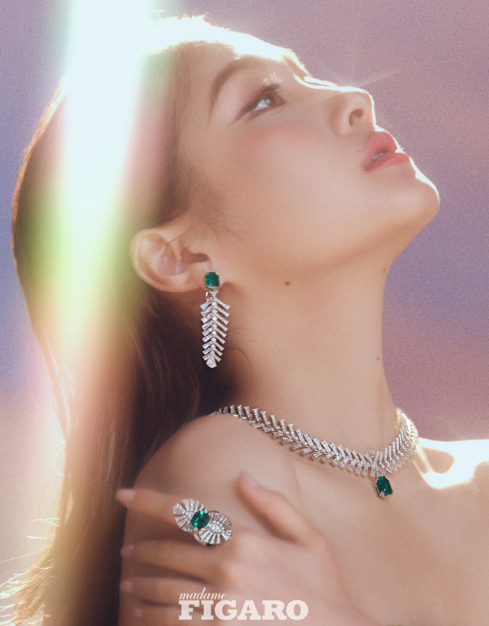 Pre - นิตยสาร Madame Figaro กวนเสี่ยวถง GuanXiaotong 关晓彤 2024