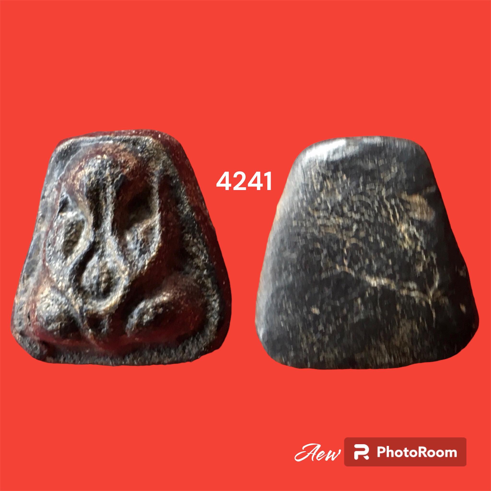 หลวงปู่เจียม วัดกำแพง ชลบุรี เนื้อผงคลุกรักเก่า