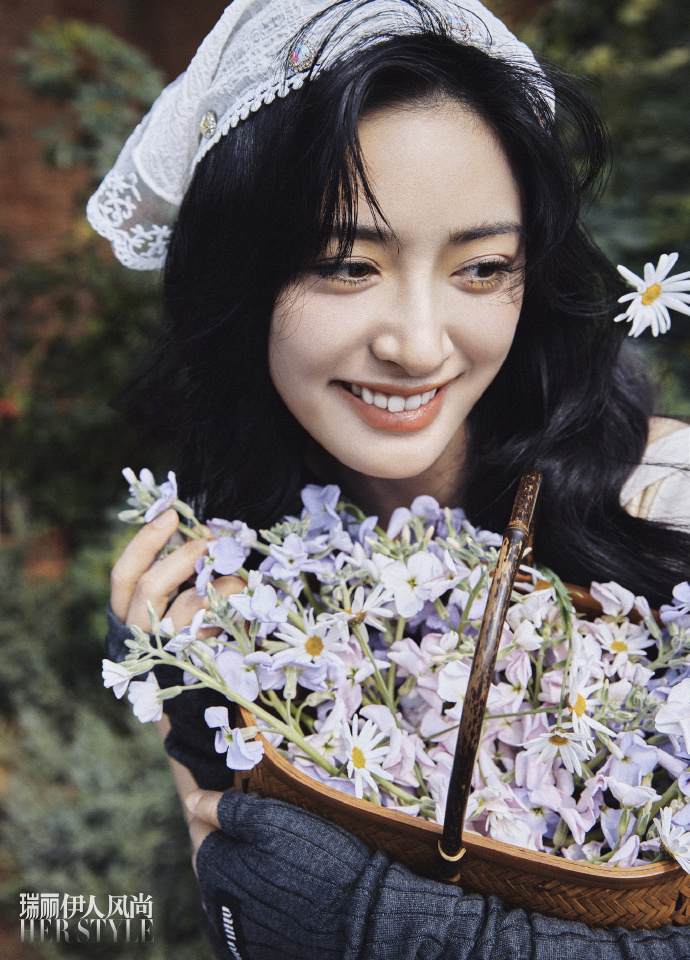 Pre - นิตยสาร 瑞丽伊人风尚 Rayli HerStyle เสิ่นเยว่ ShenYue 沈月 심월 2025 (หมายเหตุพิเศษ: ไม่มีการ์ด)