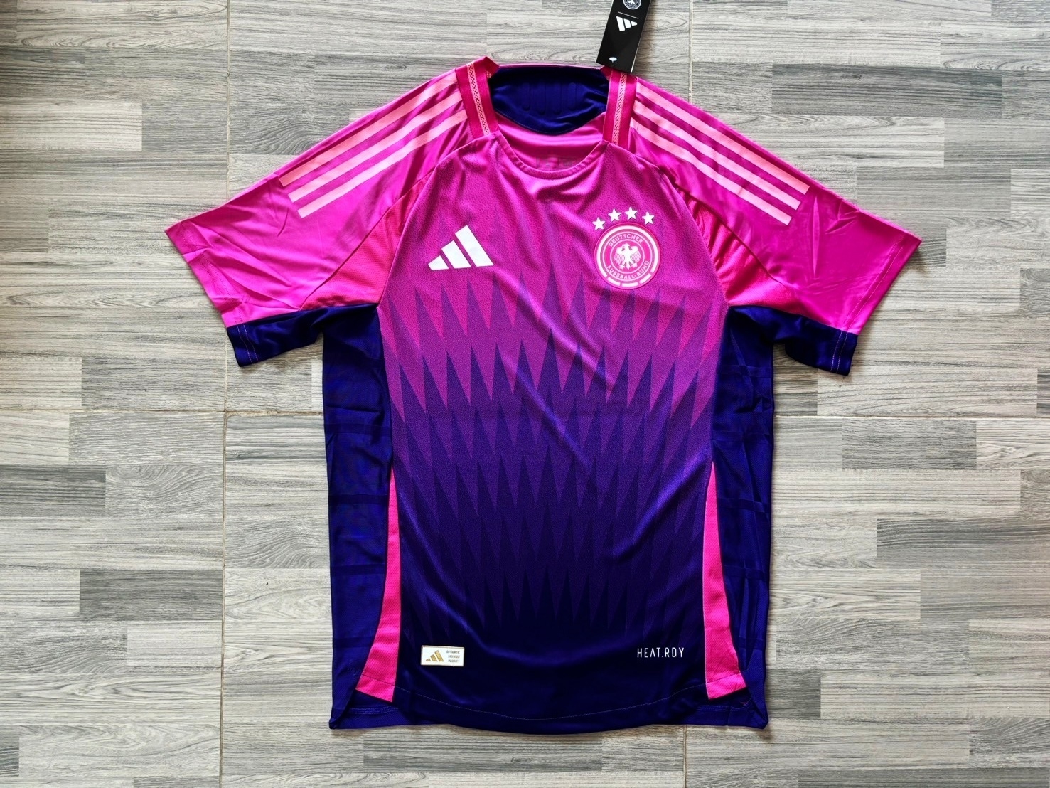 เสื้อฟุตบอลทีมชาติ เยอรมัน สีชมพู เกรดนักเตะ ยูโร 2024