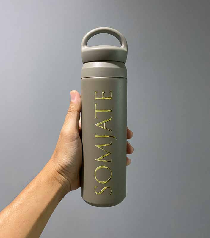 พิมพ์ สกรีนชื่อ พร้อมโลโก้บนกระบอกน้ำ กระติกน้ำ 1 ด้าน เปลี่ยนชื่อได้