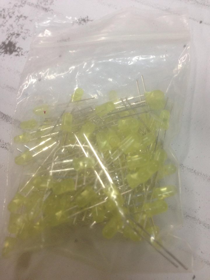 LED 3mm จำนวน 100 ดวง สีเหลือง