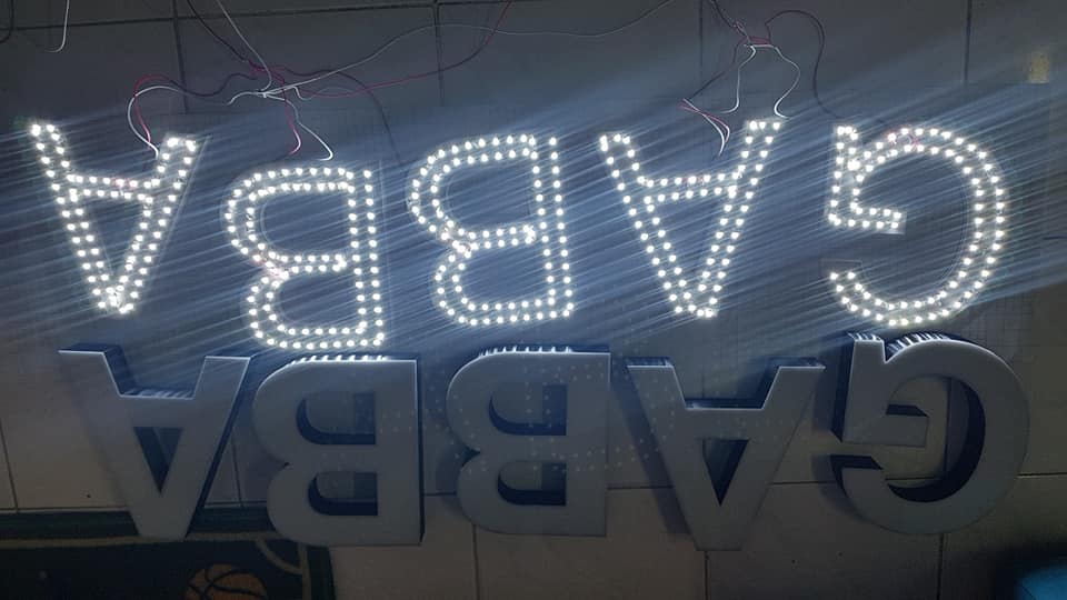 ตัวอักษรไร้คิ้ว ขอบ 3D "GABBA"