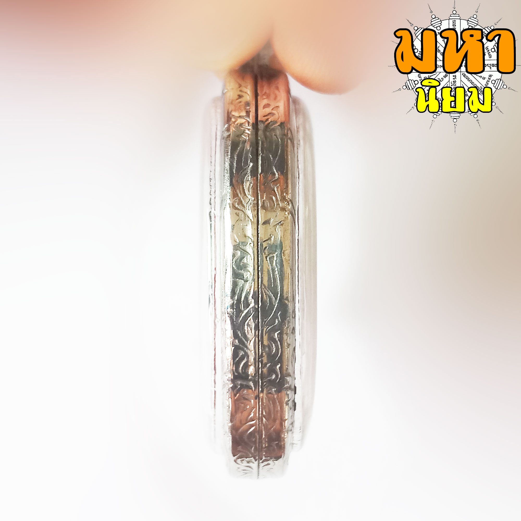 เหรียญคูณพันล้าน หลวงพ่อคูณ ปริสุทโธ วัดบ้านไร่ จ.นครราชสีมา เนื้อเงินลงยา เลี่ยมกรอบเงิน