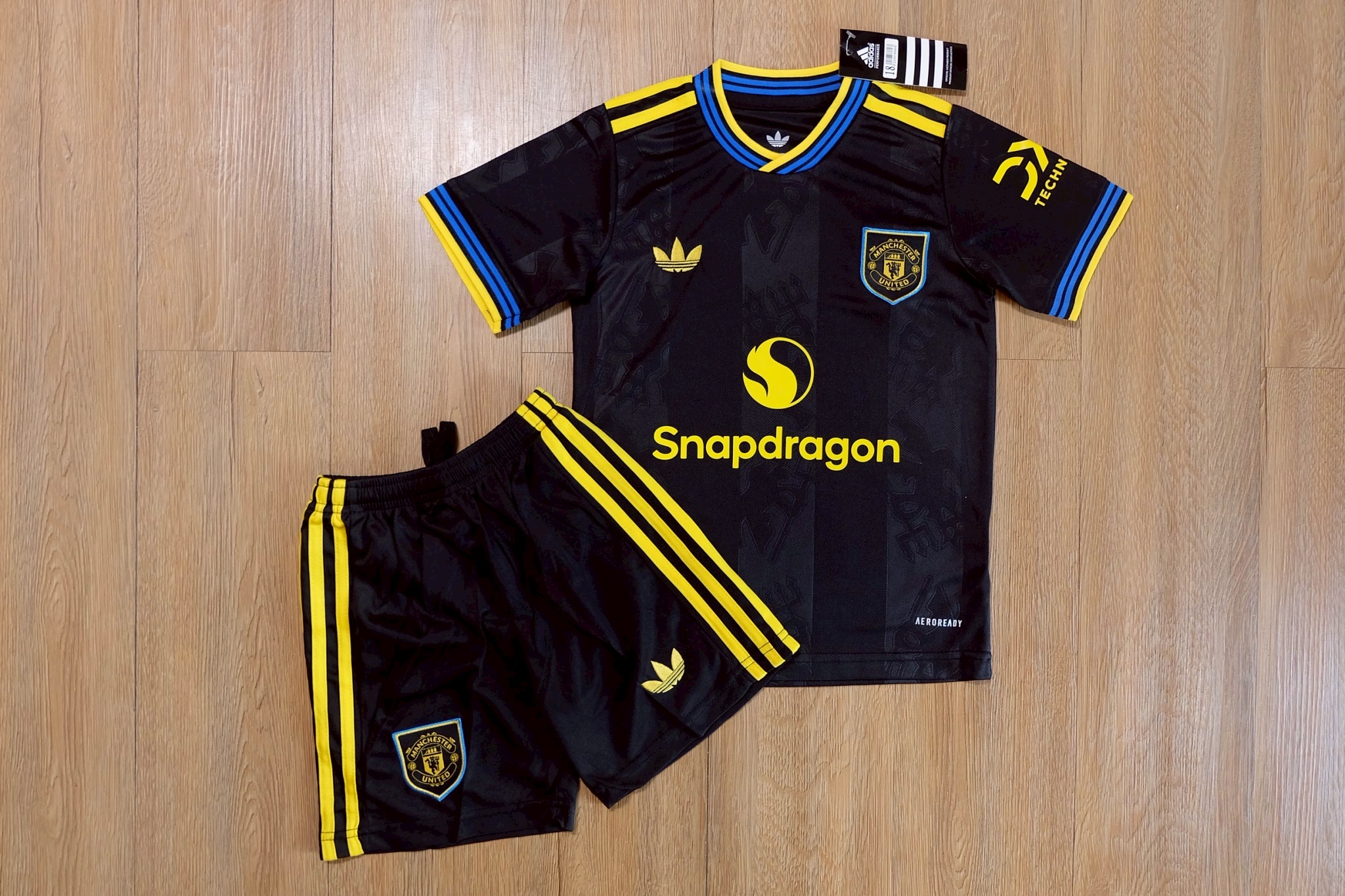 ชุดฟุตบอลเด็ก – เเมนยู เยือน สีดำ Fans Edition เกรดแฟนบอล 2026