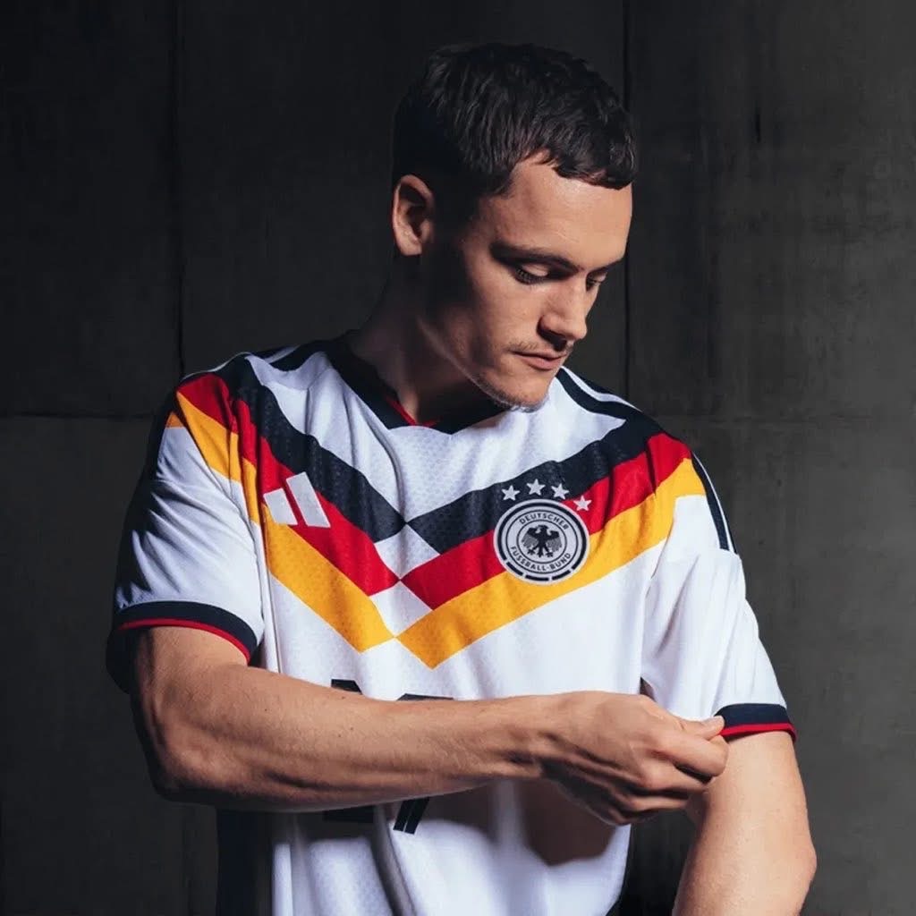 2026-27 มาใหม่เสื้อฟุตบอลทีมชาติเยอรมัน สีขาว สำหรับผู้ชาย Fans Edition เกรดแฟนบอล Size S-2XL พร้อมชื่อ เบอร์ WIRTZ # 17