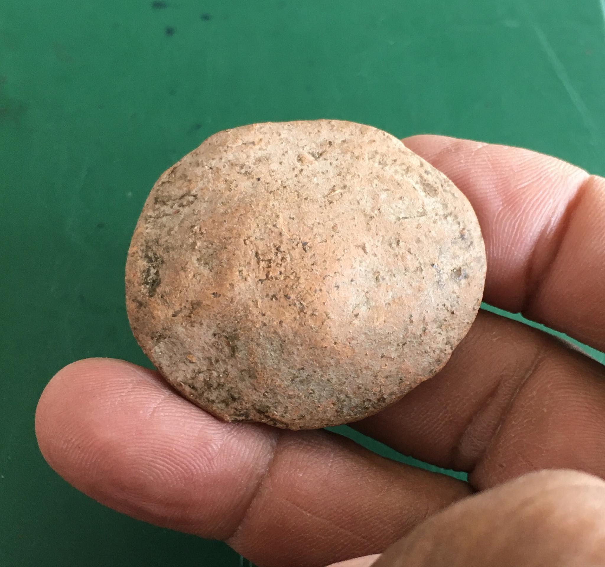 พระขุนแผนใบพุทรา เนื้อดิน กรุวัดใหญ่ชัยมงคล อยุธยา