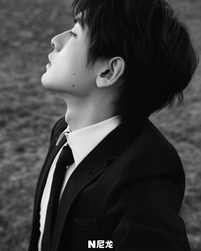 Pre - นิตยสาร NYLON จ๋ายเซียวเหวิน ZhaiXiaoWen 5/2025+การ์ด*6