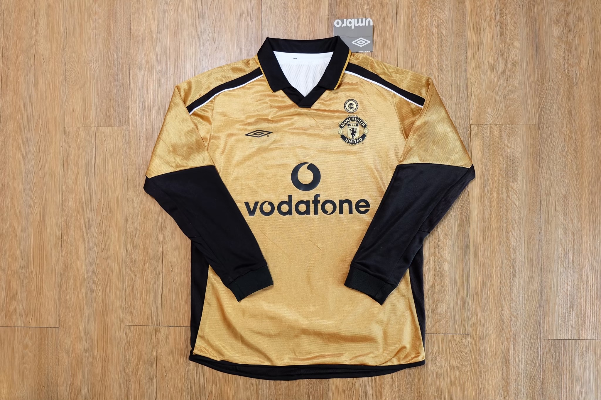 Retro เสื้อฟุตบอลเเมนยู สีดำ ขาว ใส่ได้ 2 ข้าง แขนยาว 2001-02