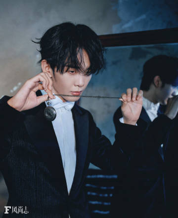 Pre - นิตยสาร F风尚志 หวังเฮ่อเหย่ 王赫野 WangHeye 2025 A/B/C+การ์ด+การ์ดโพลารอยด์