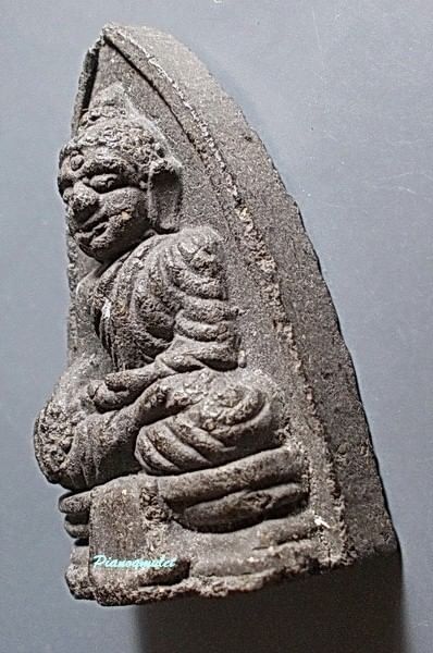 หลวงพ่อองค์ดำ วัดศรีมหาโพธิ์ จ.ปัตตานี หลังฝังตะกรุด และเพชรหน้าทั่ง ปี 2538 หลวงพ่อแดงวัดศรีมหาโพธิ์ปลุกเสก