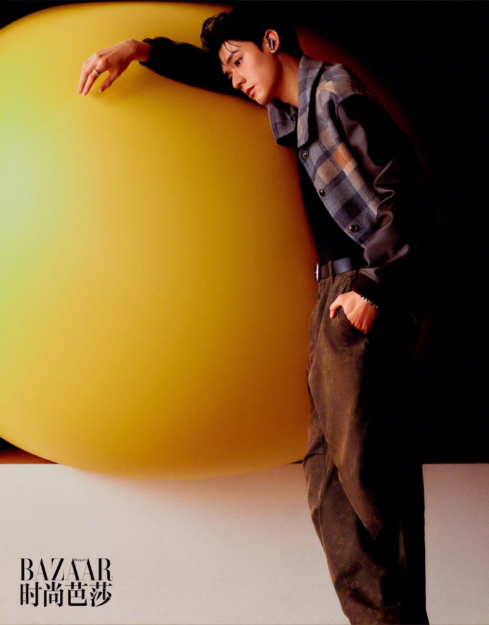 Pre - นิตยสาร BAZAAR กงจวิ้น GongJun 龚俊 2025 /ตำนานนทีมืด