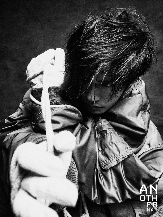 Pre - นิตยสาร Another Man อี้หยางเซียนซี YiYangQianXi แจ็กสันหยี/JacksonYee 2024+การ์ด+โปสเตอร์