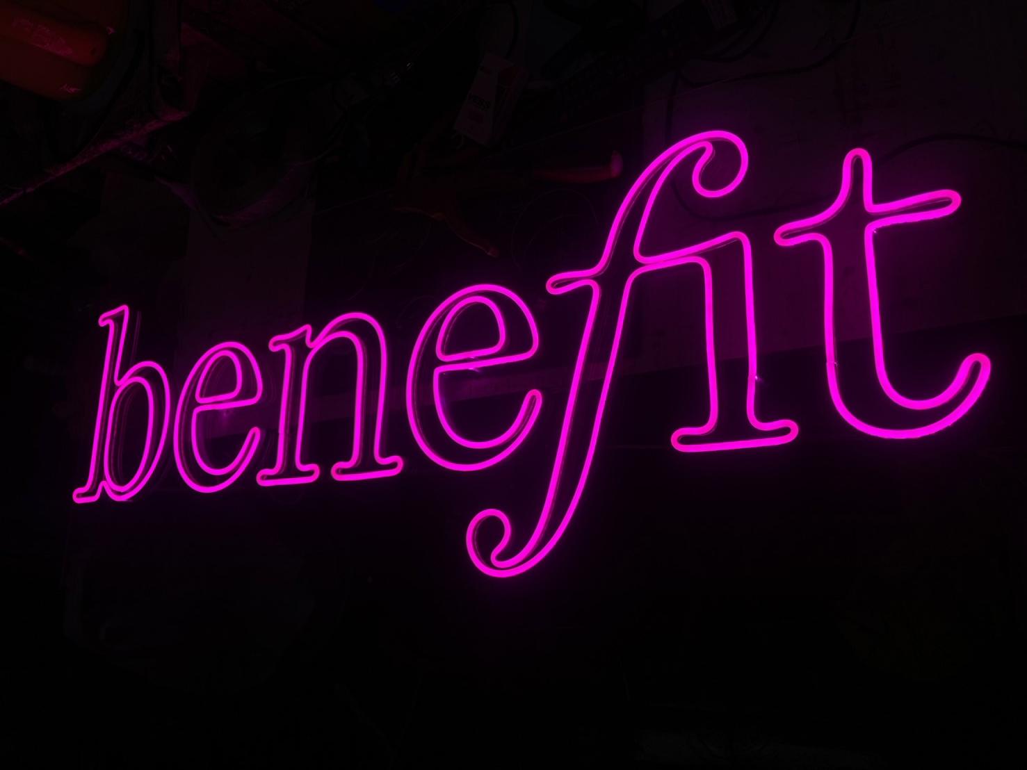 ป้ายนีออนฟรค benefit
