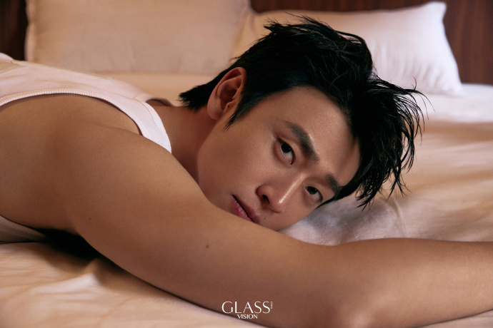 Pre - นิตยสาร GLASS VISION หวังเทียนเฉิน WangTianChen & Guzicheng กู่จื่อเฉิง 2025+การ์ด