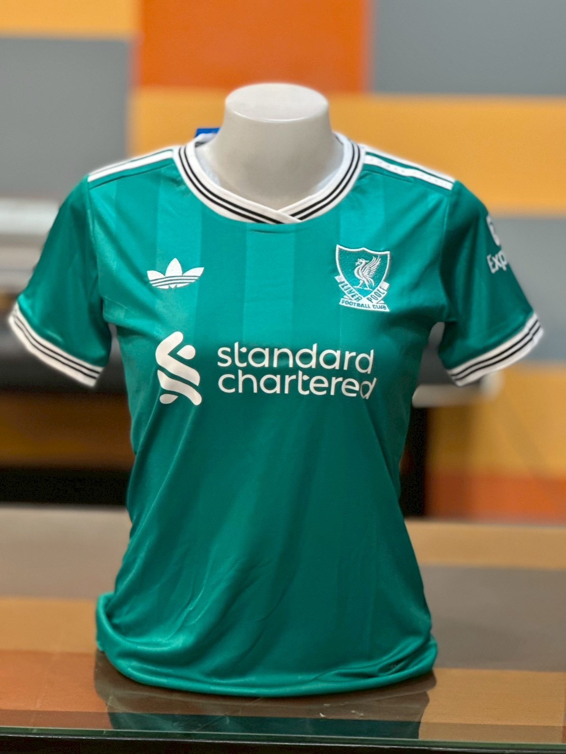 เสื้อฟุตบอลผู้หญิง ลิเวอร์พูล เยือน สีเขียว Fans Edition เกรดฟุตบอล 2025