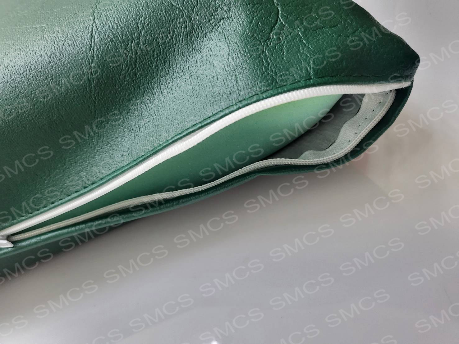 หมอนใยมะพร้าว หุ้มหนังเทียมสีเขียว 38x56x10cm