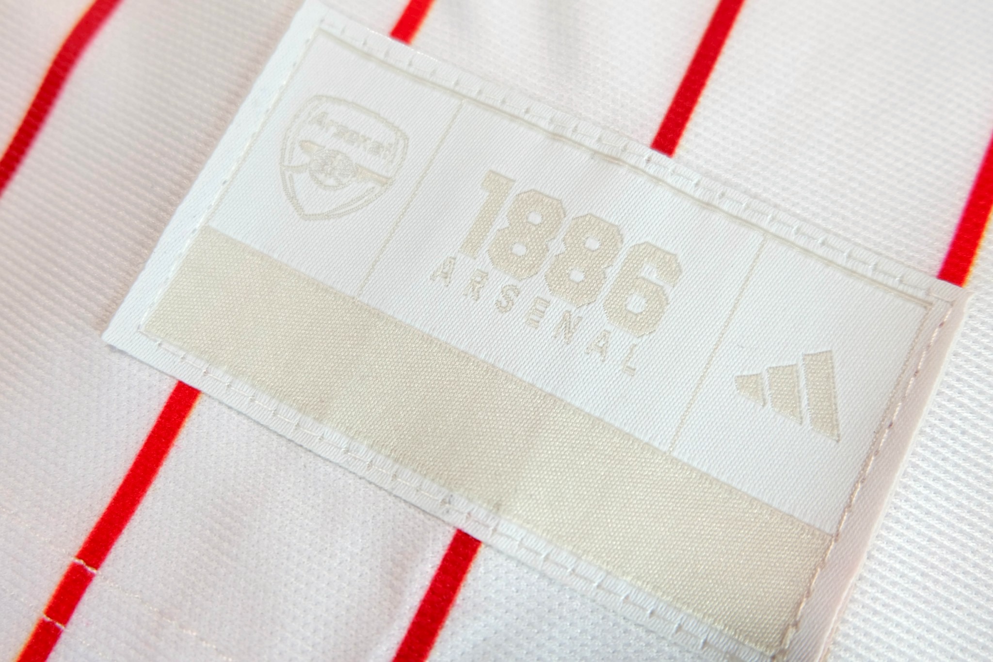 เสื้อเบสบอล Baseball ทีมอาร์เซนอล สีขาว เกรดเเฟนบอลพรีเมี่ยม 2025