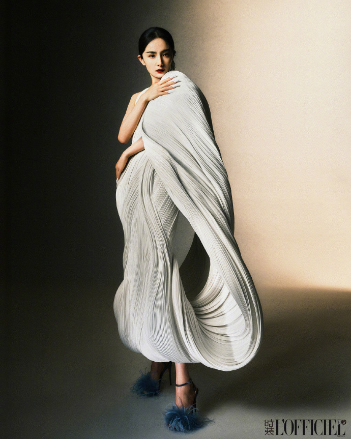 Pre - นิตยสาร L’OFFICIEL หยางมี่ YangMi 2024