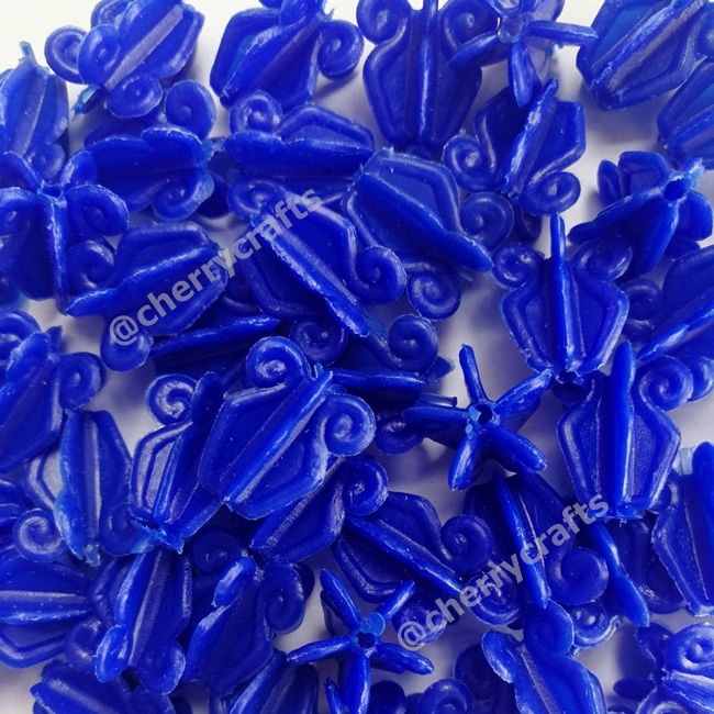 ดอกรักพลาสติกคุณภาพดีขนาด 1.5 ซ.ม. ดอกรักตราเสือ ฟรีขั้วสีเขียว ถุงละ 2,000 ดอก มีสีสดให้เลือกกว่า 10 สี+ รูดอกกว้างร้อยง่ายสวยมีน้ำหนัก ขายปลีก-ส่ง