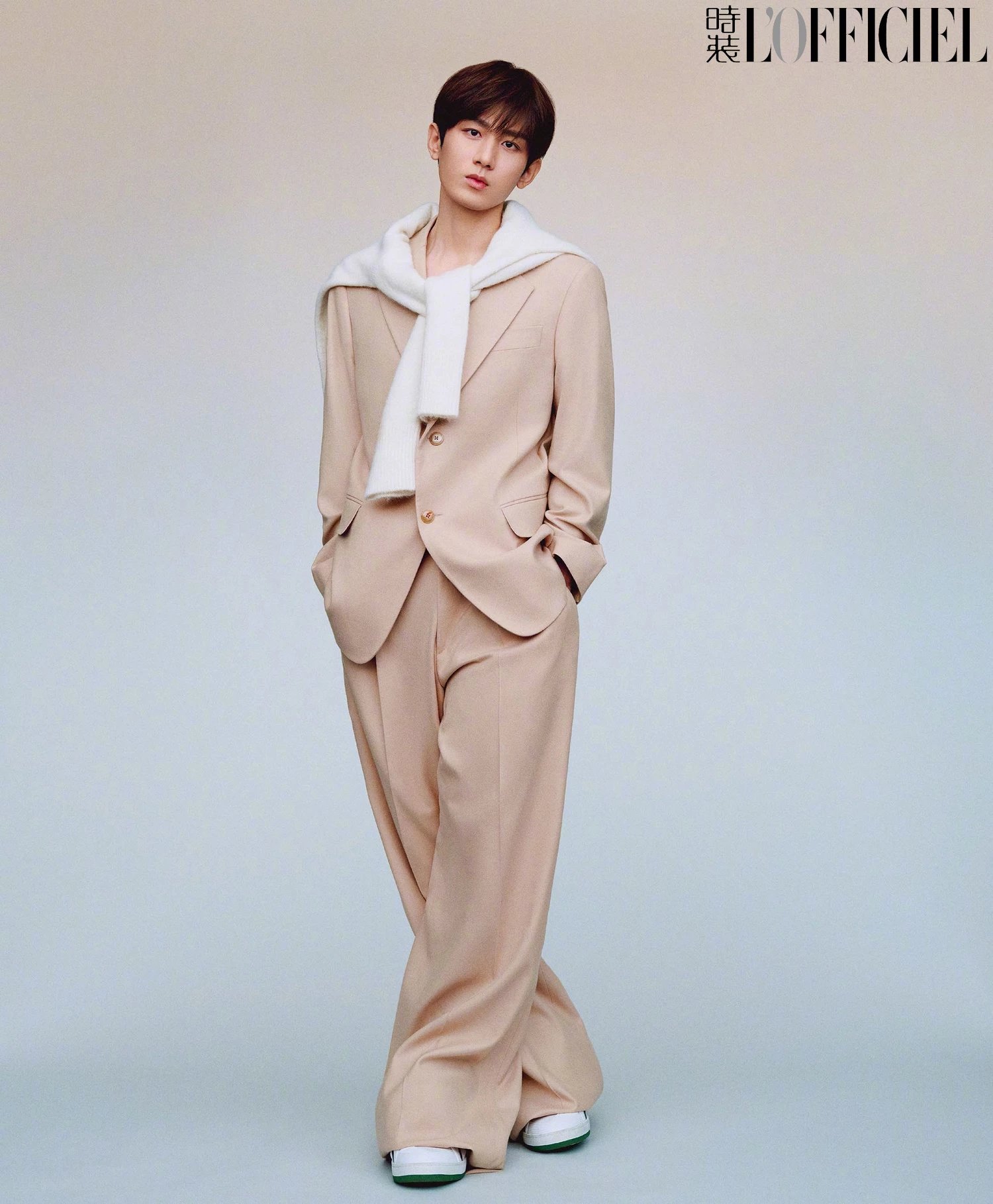 Pre - นิตยสาร L'OFFICIEL เฉิงอี้ ChengYi 2023+โปสเตอร์+การ์ดอฟช