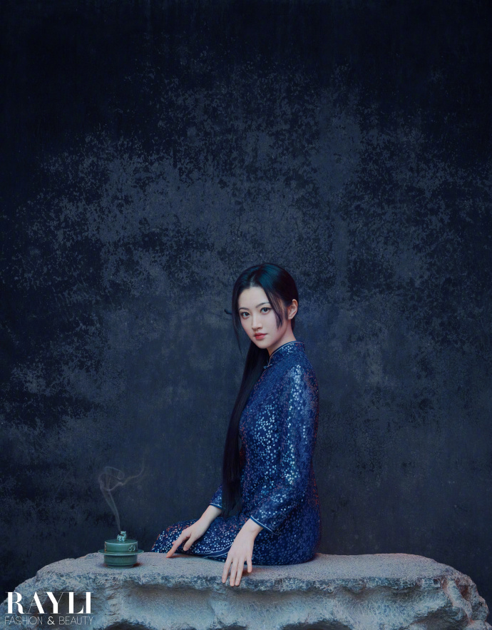 Pre - นิตยสาร 瑞丽服饰美容 Ruili/ Rayli จิ่งเถียน jingtian 2024