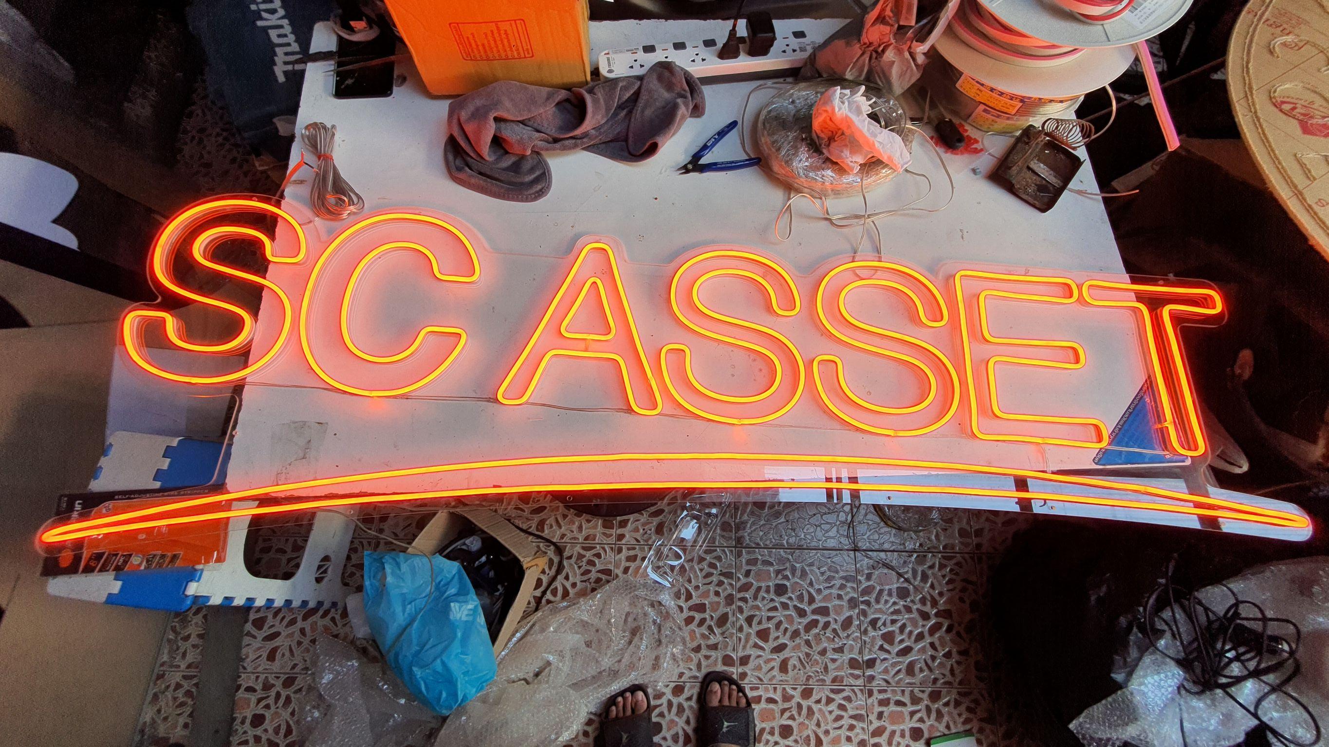 ป้ายนีออนฟรค สีส้ม SCASSET