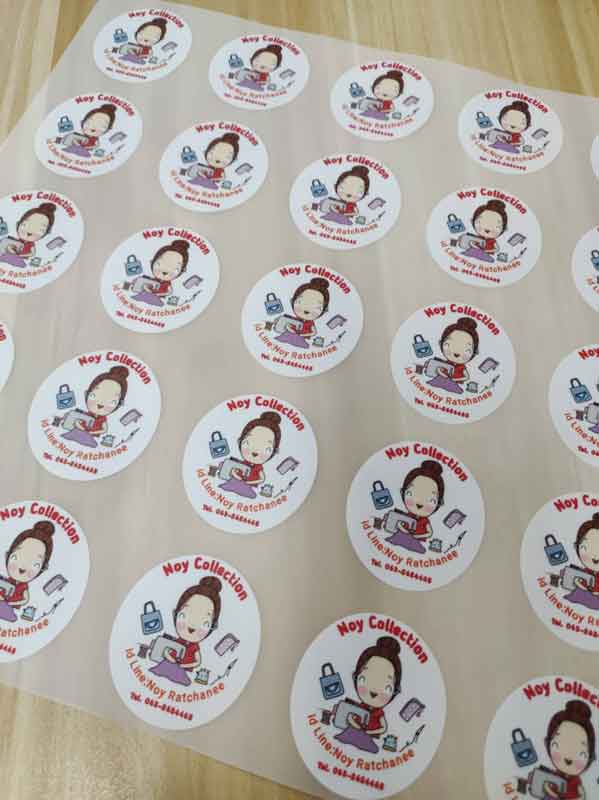 ฟิล์มทำโลโก้ติดตีนตุ๊กแก สติกเกอร์ทำชื่อติดเสื้อผ้า