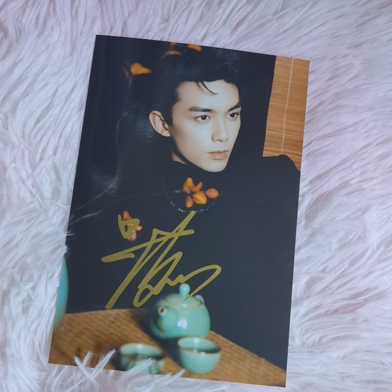 Pre - รูปถ่ายที่มีลายเซ็น WuLei #อู๋เหลย 6 นิ้ว