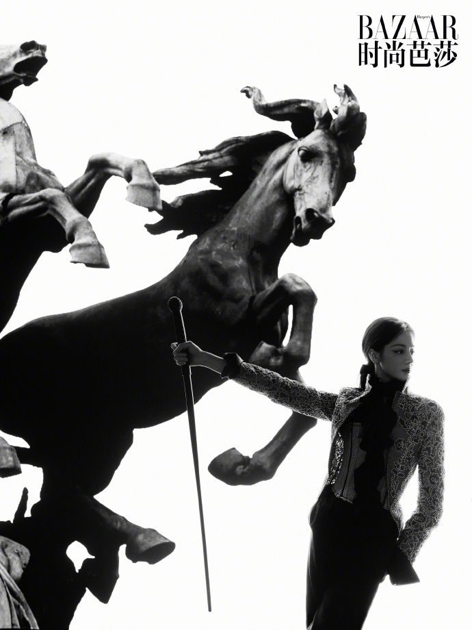 Pre - นิตยสาร 时尚芭莎 – Harper’s Bazaar ตี่ลี่เรอปา Dilireba 迪丽热巴 2025+เซ็ตการ์ด