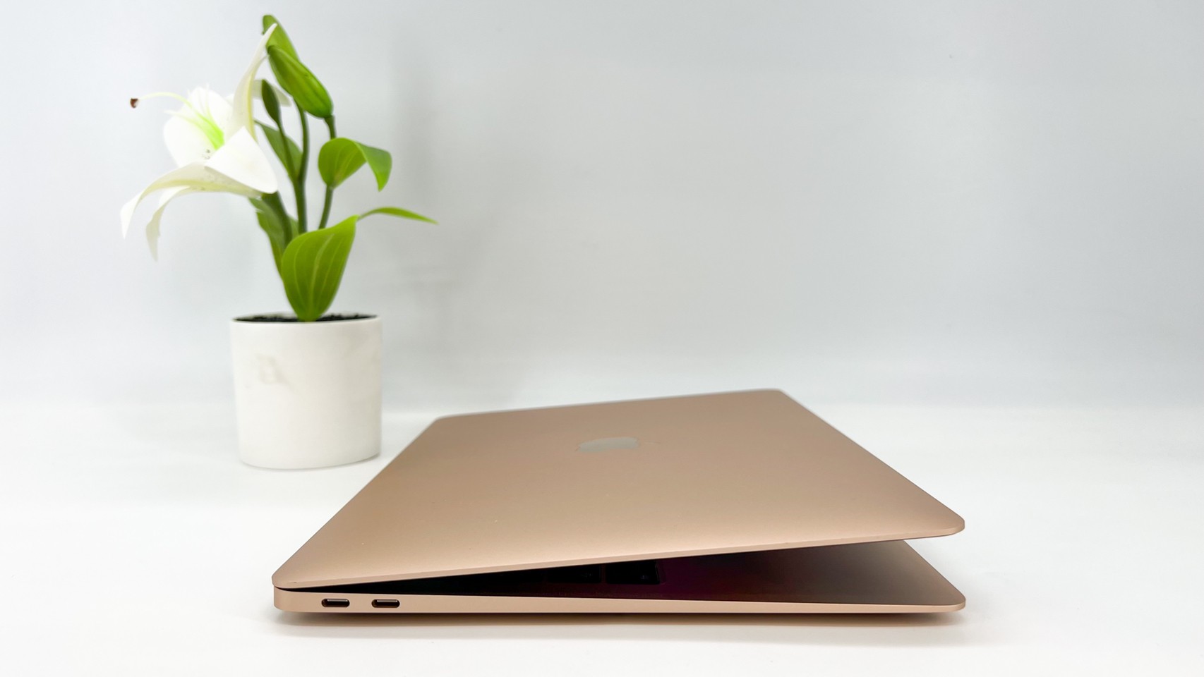 MacBook Air (Retina, 13 นิ้ว 2019 )