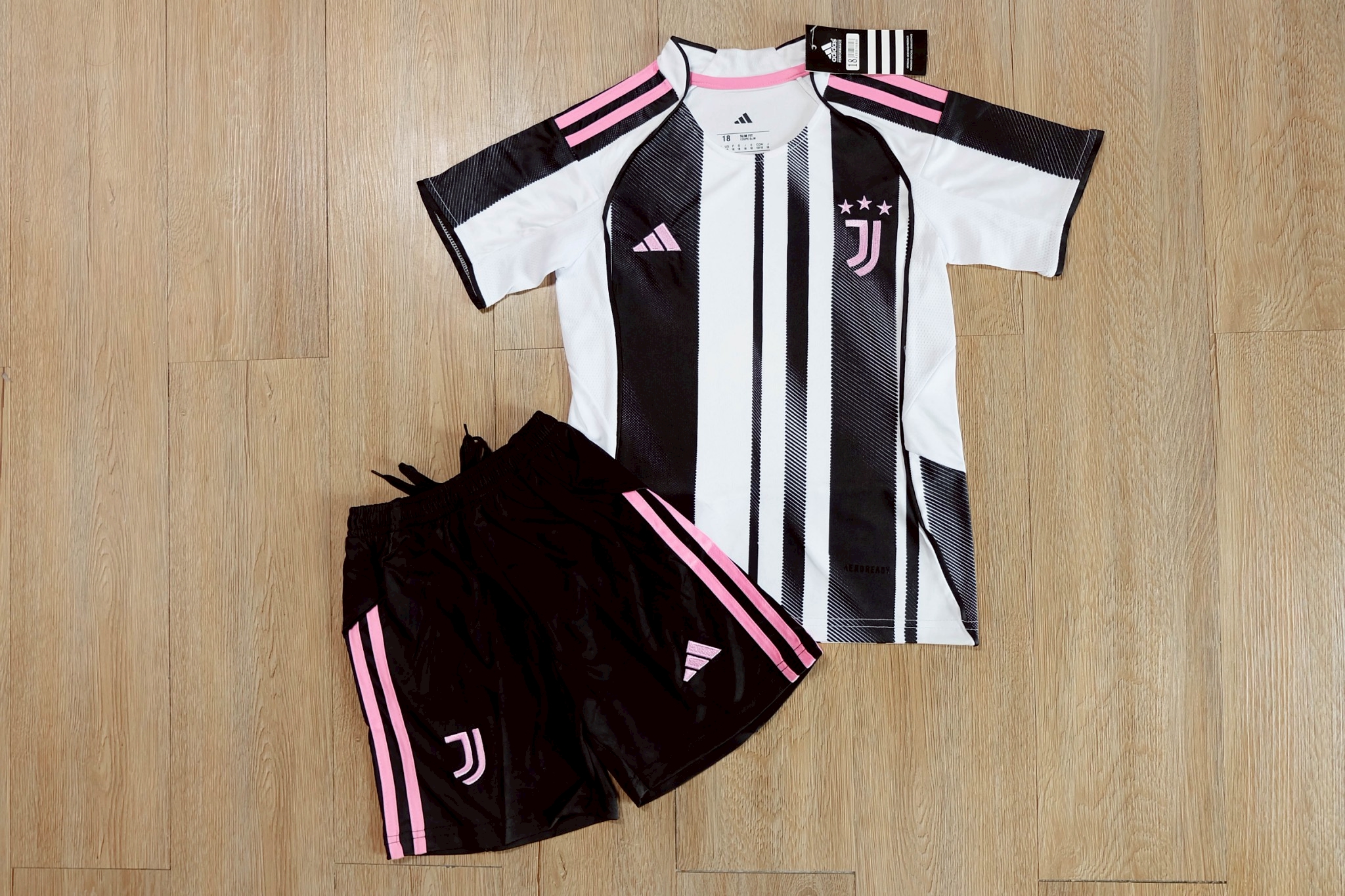 ชุดฟุตบอลเด็ก – ยูเวนตุส เหย้า Fans Edition เกรดแฟนบอล 2026