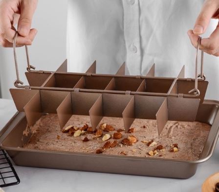 เซ็ทพิมพ์บราวนี่ พิมพ์เทฟล่อนบราวนี่ ถอดก้นได้ พร้อมที่แบ่งช่องบราวนี่ 18ช่อง (ถาดอบบราวนี่)