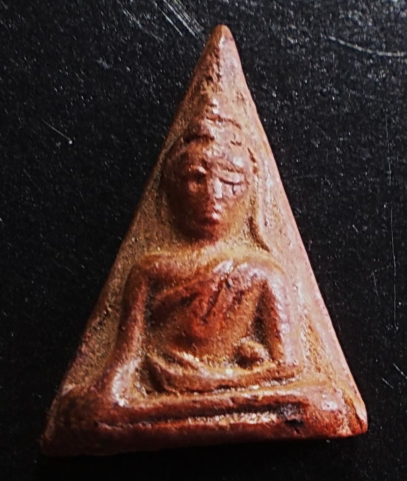 พระนางพญาเนื้อดิน หลวงพ่อทาบ วัดกระบกขึ้นผึ้ง ระยอง ปี 05