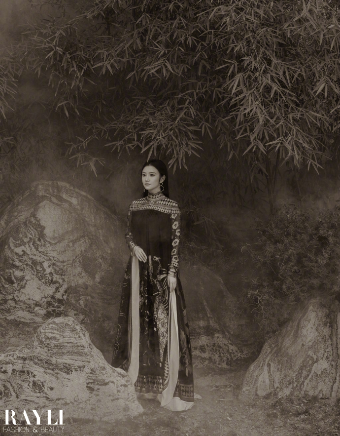 Pre - นิตยสาร 瑞丽服饰美容 Ruili/ Rayli จิ่งเถียน jingtian 2024