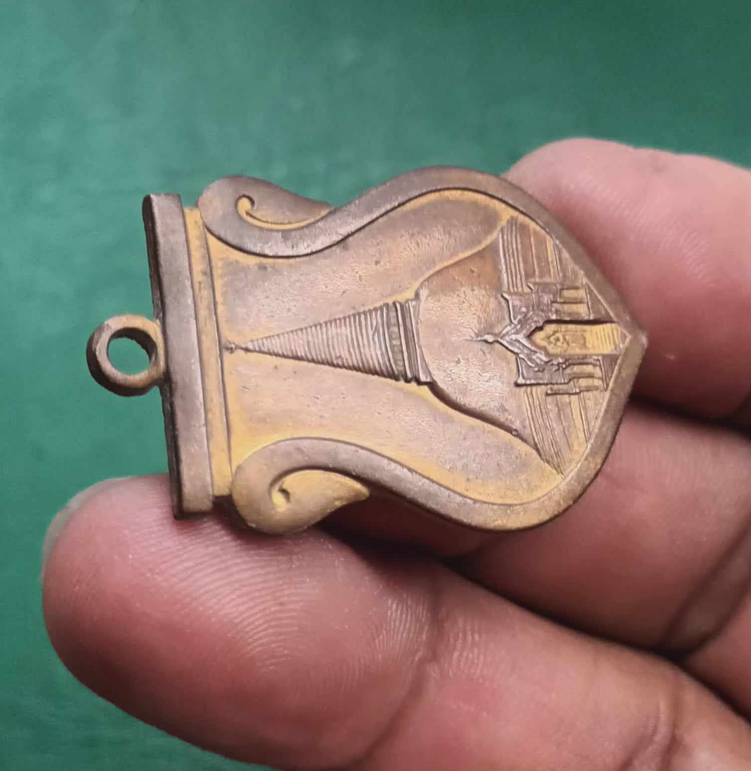 เหรียญเสมาองค์พระปฐมเจดีย์ รุ่นแรก ปี 2465เนื้อทองแดงผิวไฟ