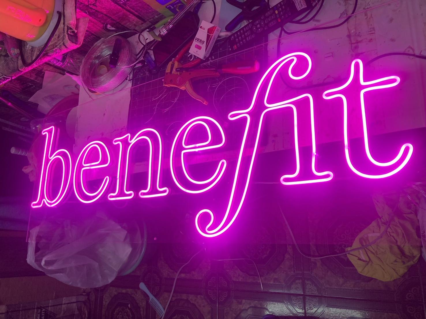 ป้ายนีออนฟรค benefit