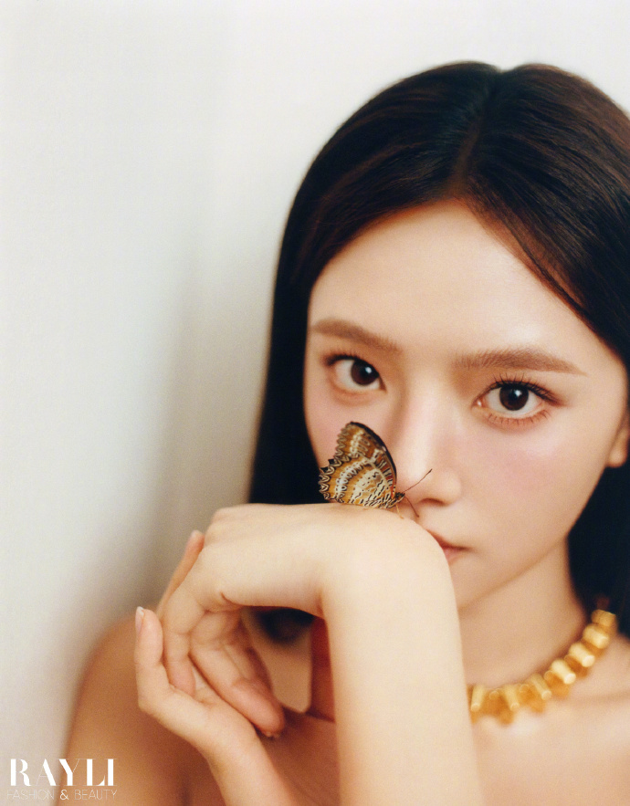 Pre - นิตยสาร 瑞丽服饰美容 Ruili/ Rayli เหรินหมิ่น RenMin 12/2024