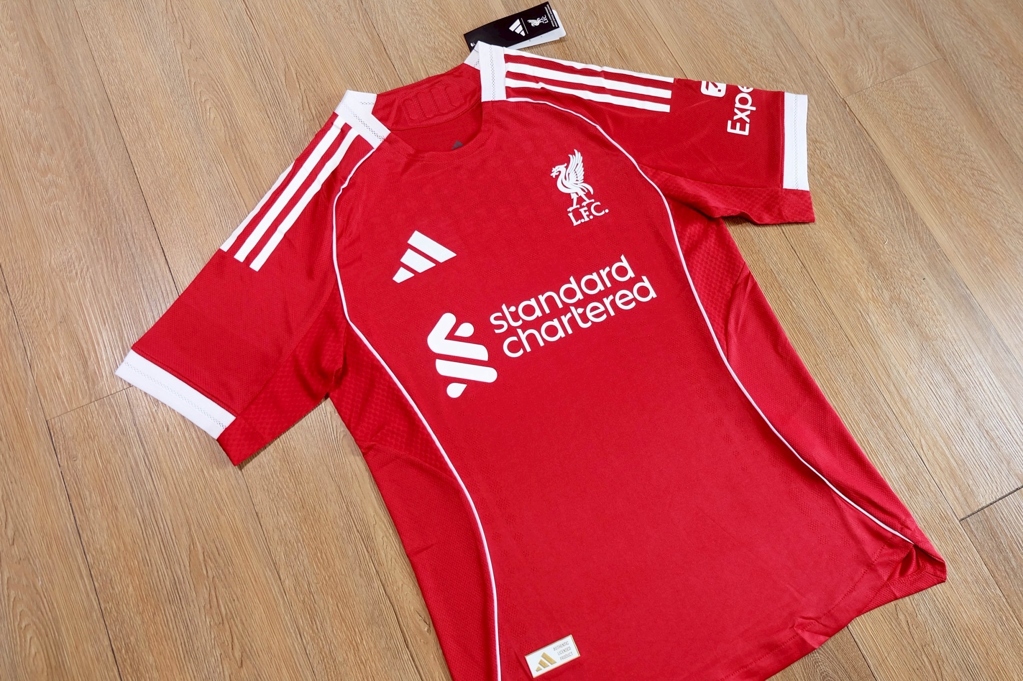 มาใหม่เสื้อฟุตบอลลิเวอร์ เหย้า สีแดง + ชื่อ เบอร์ ตามต้องการ + อาม Player Edition เกรดนักเตะ 2025