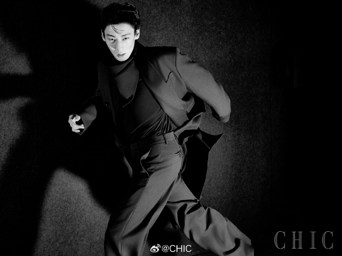 Pre - นิตยสาร CHIC หลิวจวิ้น Liujun 刘骏 2025+การ์ด