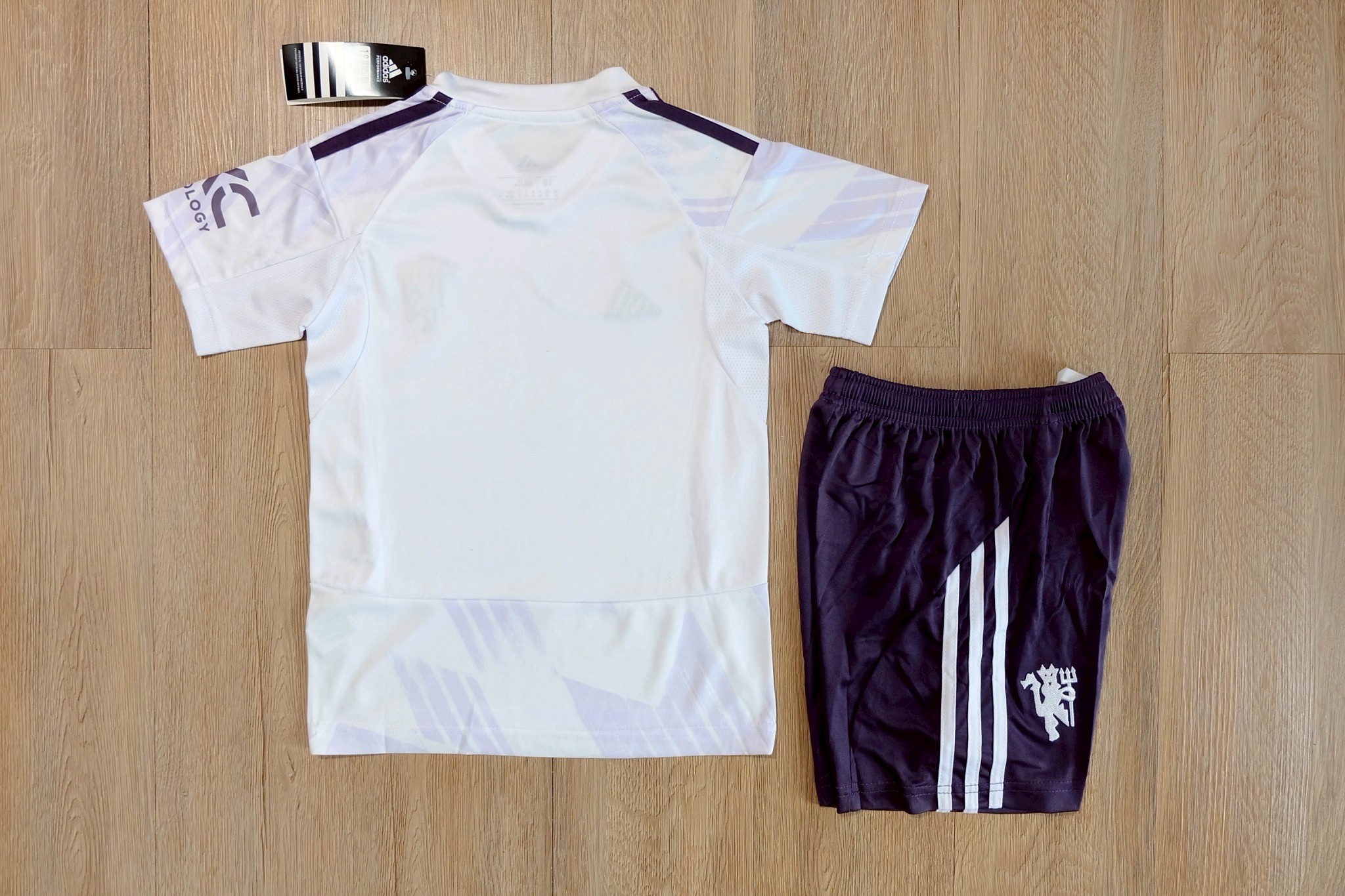 ชุดฟุตบอลเด็ก – 2025-26 ชุดฟุตบอลเด็กเเมนยูฯ สีขาว สำหรับเด็ก Fans Edition เกรดแฟนบอล Size 18-28