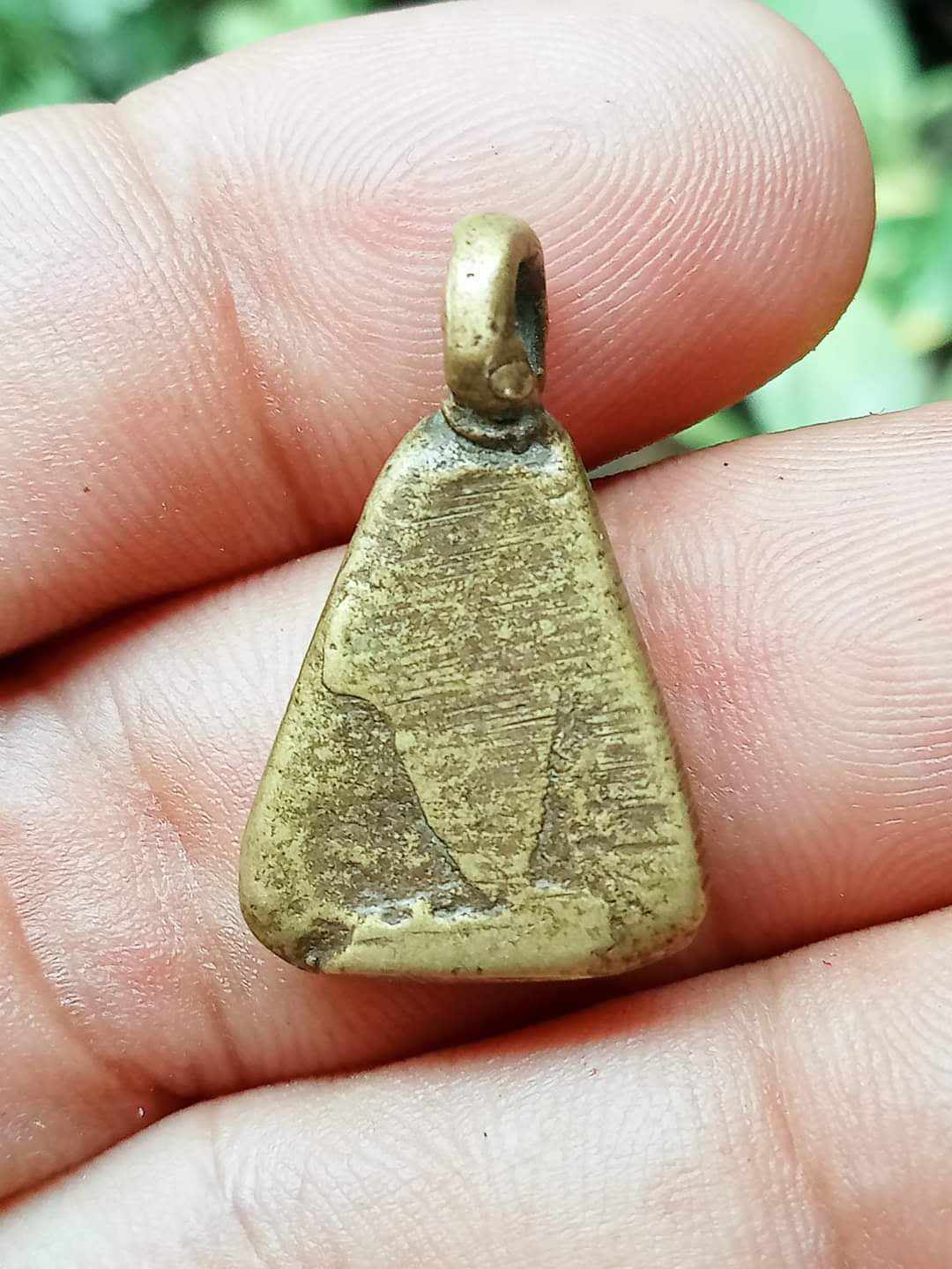 เหรียญหล่อจอบเล็ก พิมพ์แข้งติด หลวงพ่อเงิน วัดบางคลาน พิจิตร