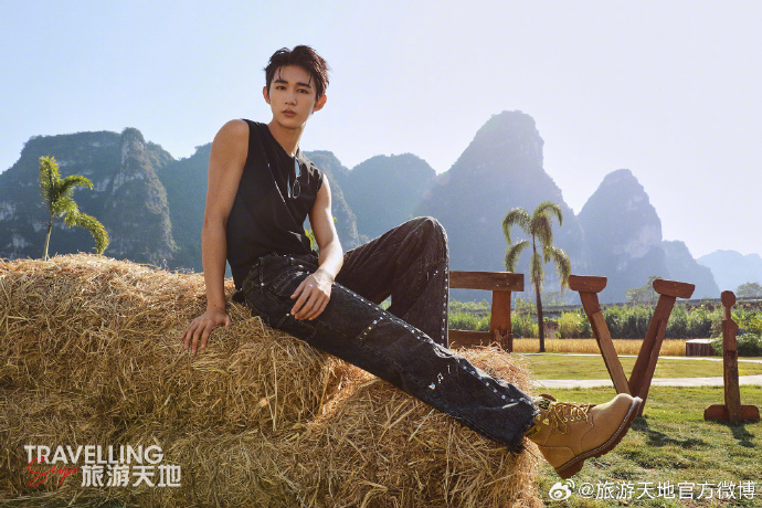 Pre - นิตยสาร Travelling Scope หรงจื่อซาน RongZishan 12/2024