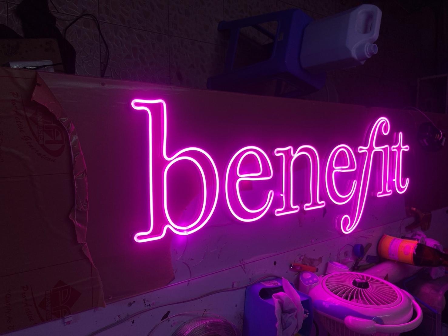 ป้ายนีออนฟรค benefit