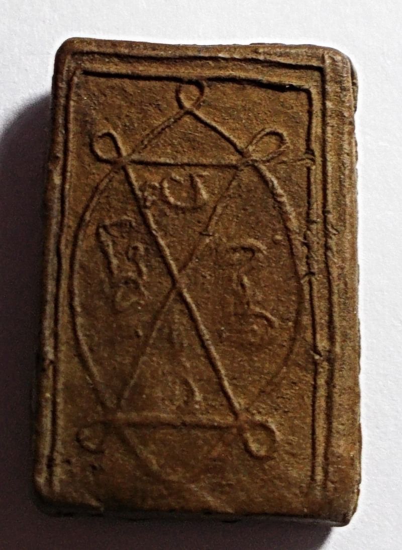 สมเด็จฐานผ้าทิพย์ เนื้อดินผสมผงหลังยันต์เต่า ลพ.คร้าม วัดพระเงิน นนทบุรี