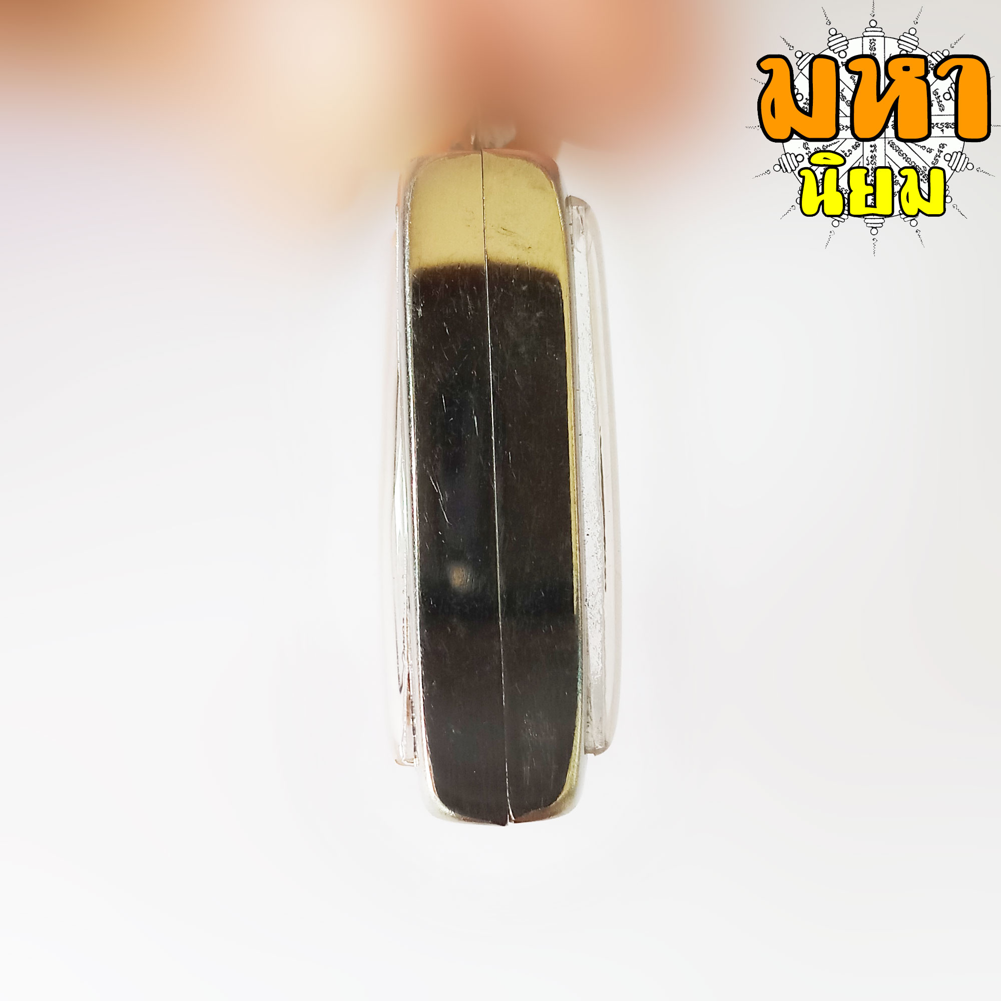 พระสมเด็จ ฝังตะกรุด หลังหลวงพ่อคูณ ปริสุทโธ เลี่ยมกรอบอย่างดี ไม่ทราบที่มาแน่ชัด