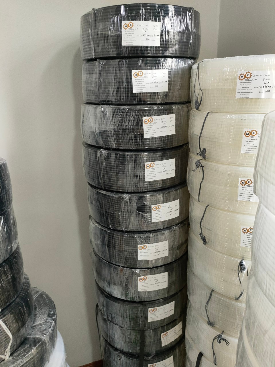 7.ท่อไนล่อน Nylon Tube สีขาว,สีดำ ขนาด 1/4" (4.5x6.35มม.)