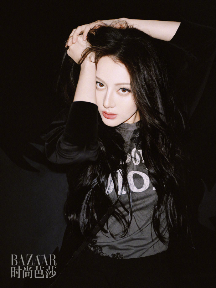 Pre - นิตยสาร 时尚芭莎 – Harper’s Bazaar ตี่ลี่เรอปา Dilireba 迪丽热巴 2025+เซ็ตการ์ด