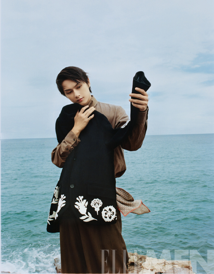 Pre - นิตยสาร ELLEMEN เหวินจวิ้นฮุย JUNHUI WENJUNHUI 10/2025 /seventeen